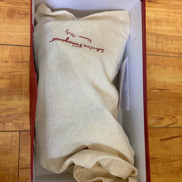 Salvatore Ferragamo Tina Patent leather heels - Picture 8 of 8